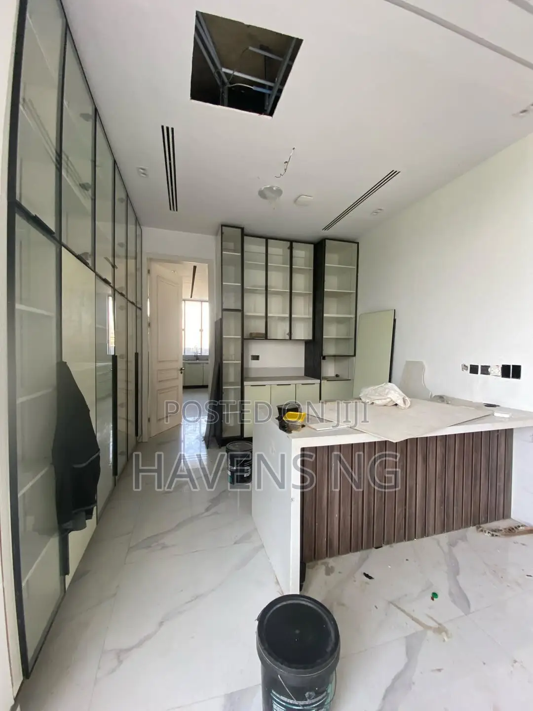 5bdrm Duplex in Ikota for sale in Ikota