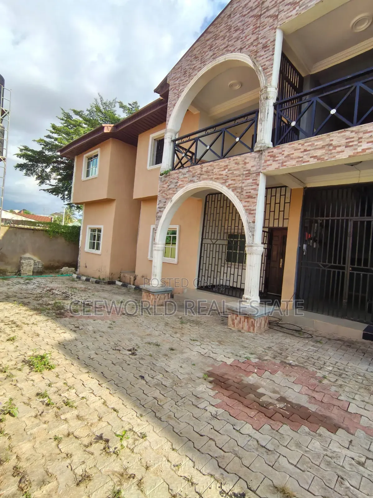 3bdrm Apartment in Olakunle Akala for rent in Akala Express
