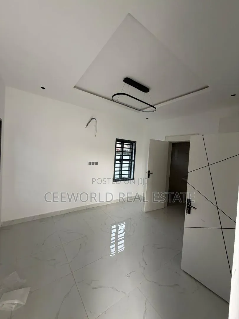 5bdrm Duplex in Oluyole Main Estate for sale in Oluyole Estate