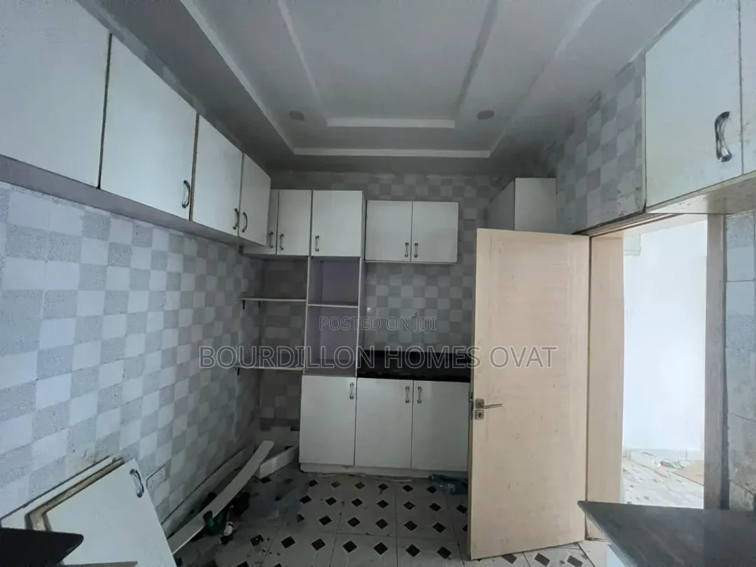 4bdrm Duplex in Ikota Villa Estate for sale in Ikota