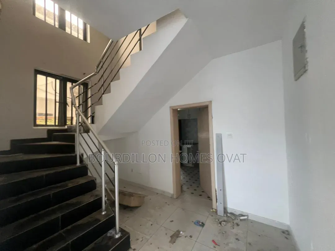 4bdrm Duplex in Ikota Villa Estate for sale in Ikota