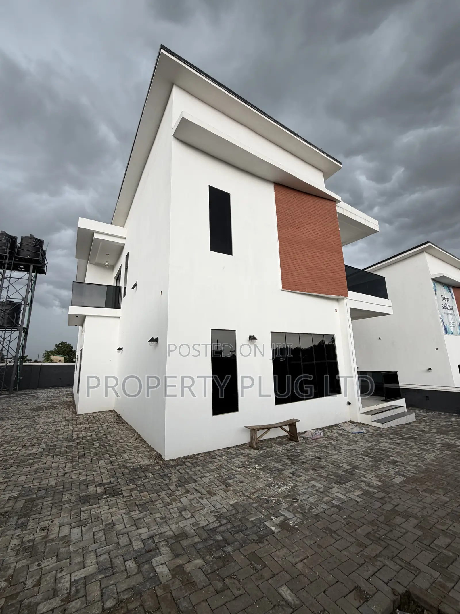 5bdrm Duplex in Kaura for sale in Kaura