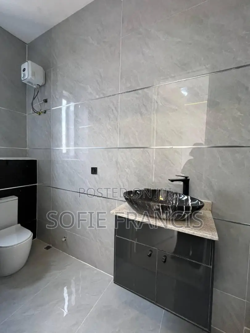 5bdrm Duplex in Lekki for sale in Lekki Phase 1