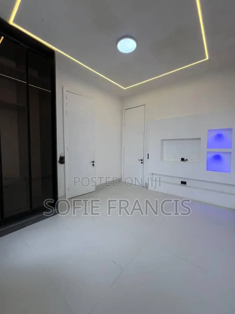 5bdrm Duplex in Lekki for sale in Lekki Phase 1