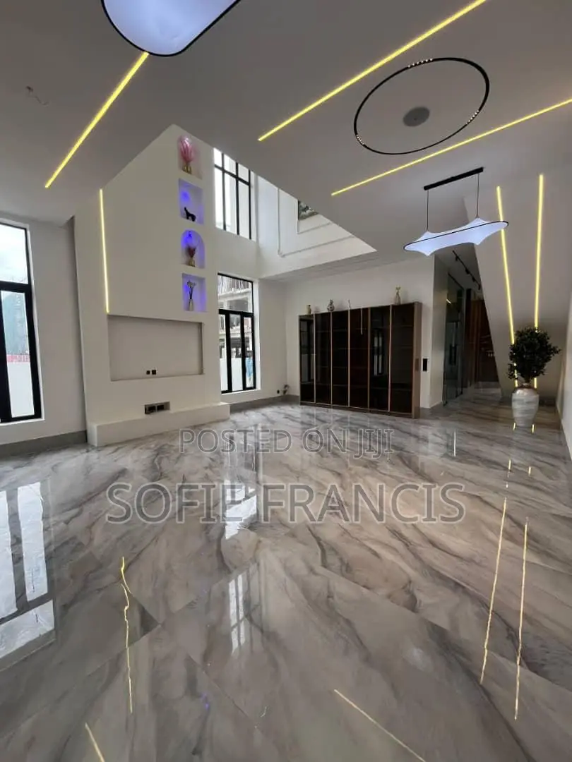 5bdrm Duplex in Lekki for sale in Lekki Phase 1