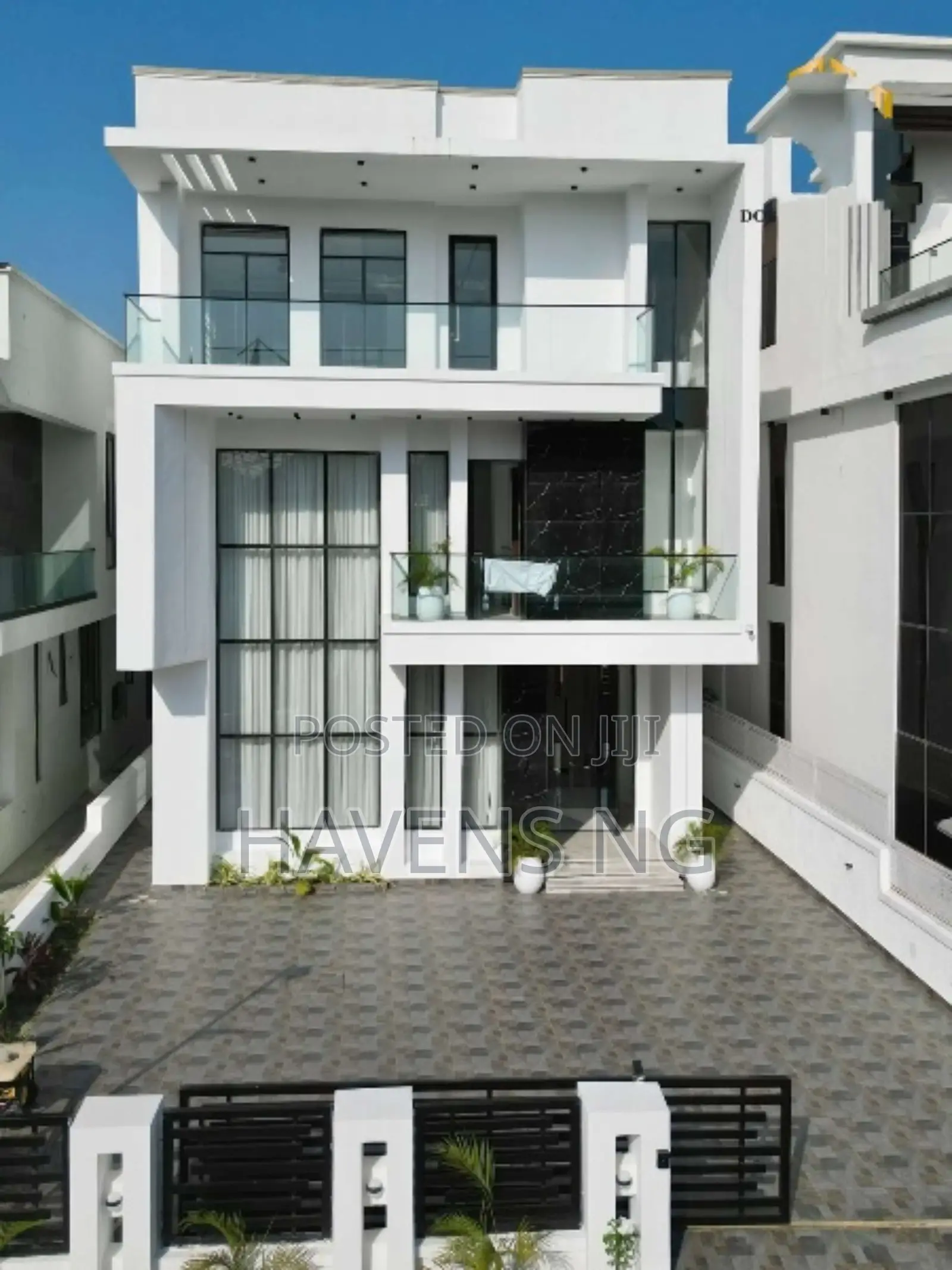 5bdrm Duplex in Ikota for sale in Ikota