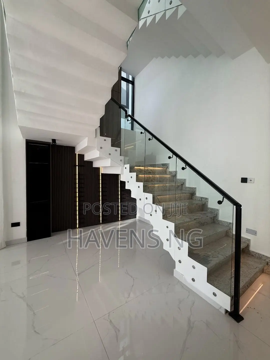 5bdrm Duplex in Ikota for sale in Ikota