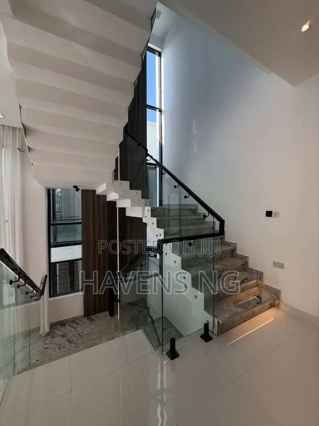 5bdrm Duplex in Ikota for sale in Ikota