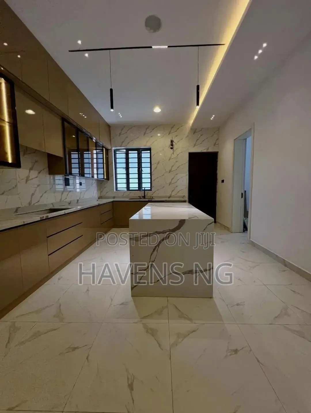 5bdrm Duplex in Ikota for sale in Ikota