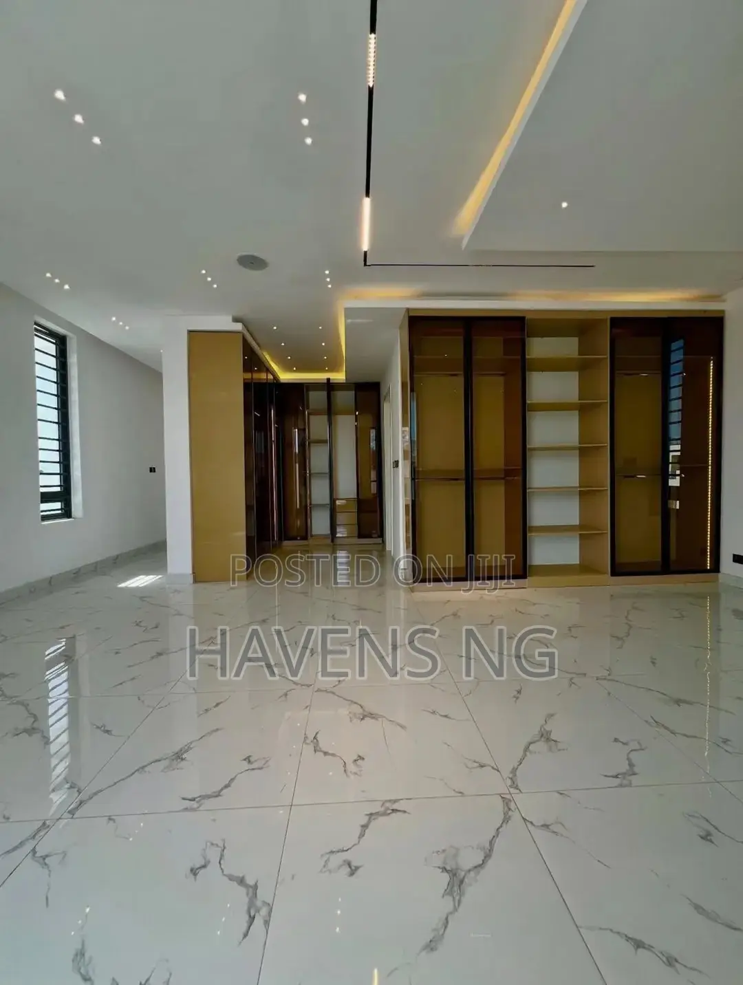 5bdrm Duplex in Ikota for sale in Ikota
