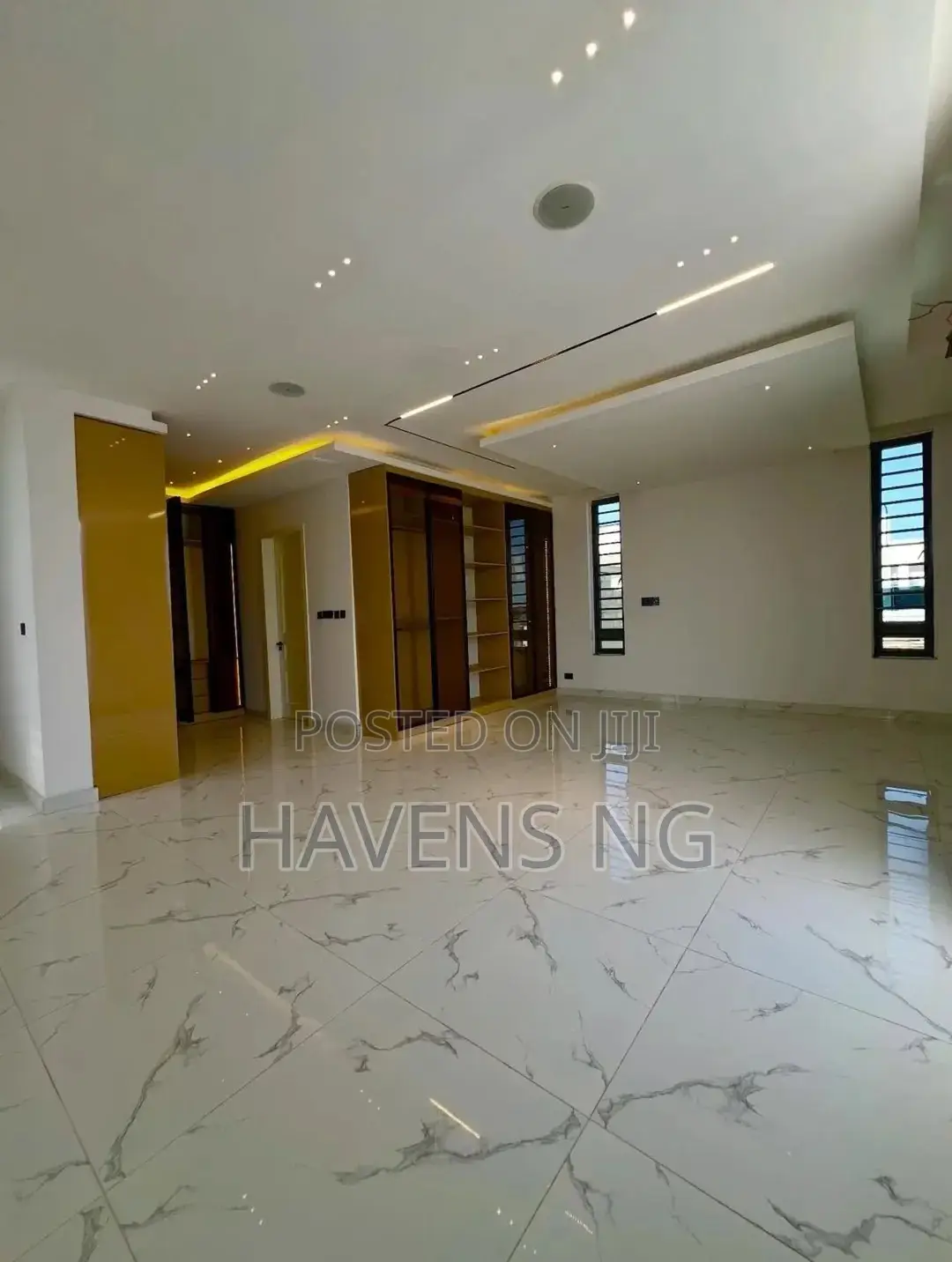 5bdrm Duplex in Ikota for sale in Ikota