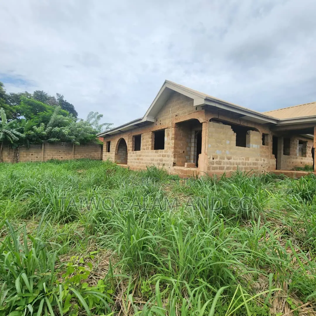 2bdrm Block of Flats in Ologuneru for sale in Ologuneru