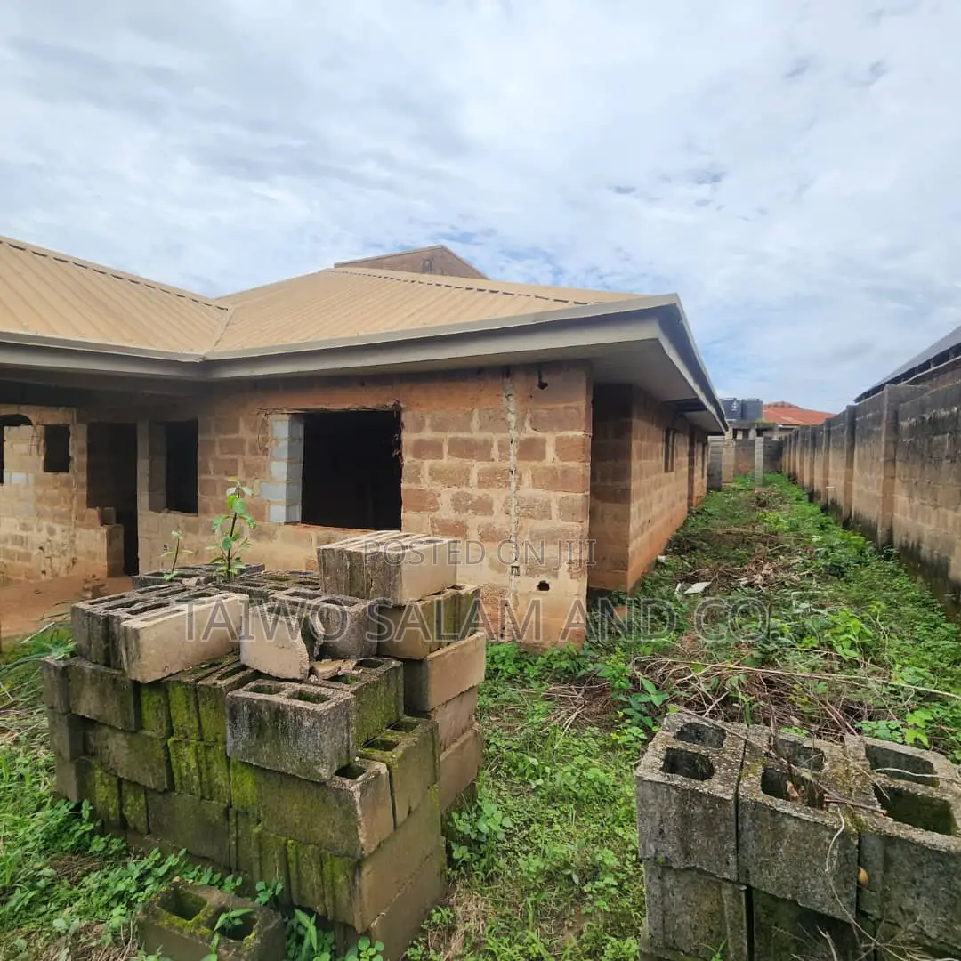 2bdrm Block of Flats in Ologuneru for sale in Ologuneru