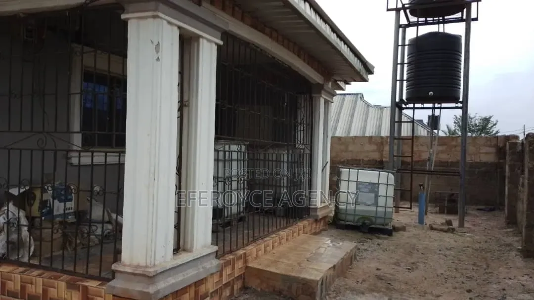 2bdrm Apartment in Auchi Road, Benin City for rent in Benin City