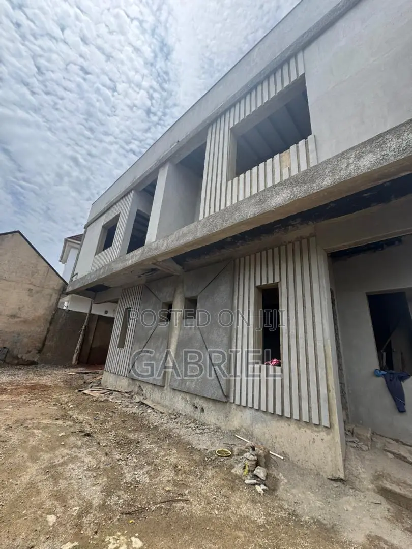 4bdrm Duplex in Mountain View Estate, Dawaki for sale in Dawaki