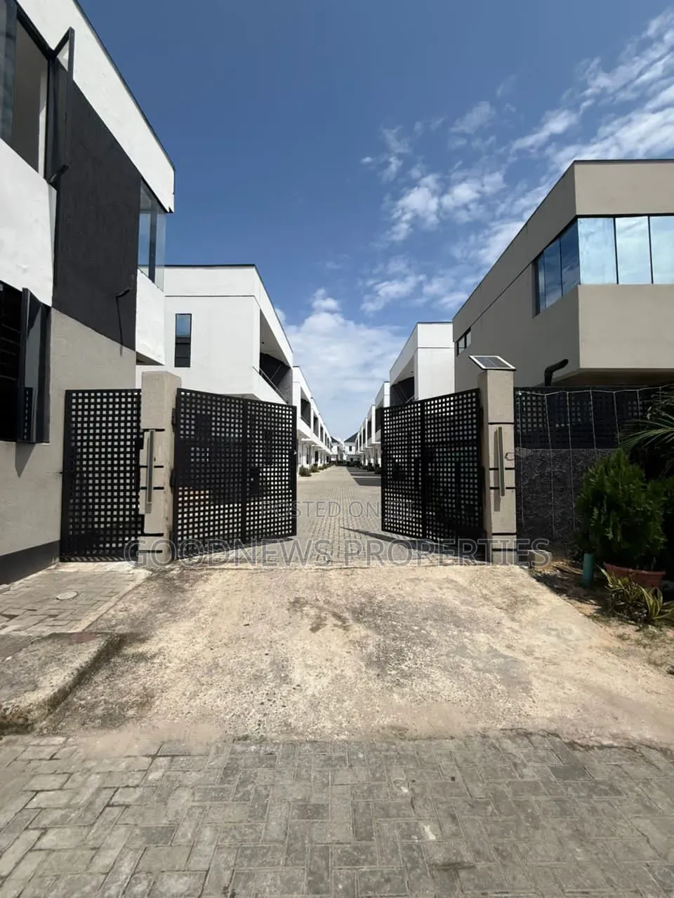 4bdrm Duplex in Orchid Road Lekki, Ikota for sale in Ikota