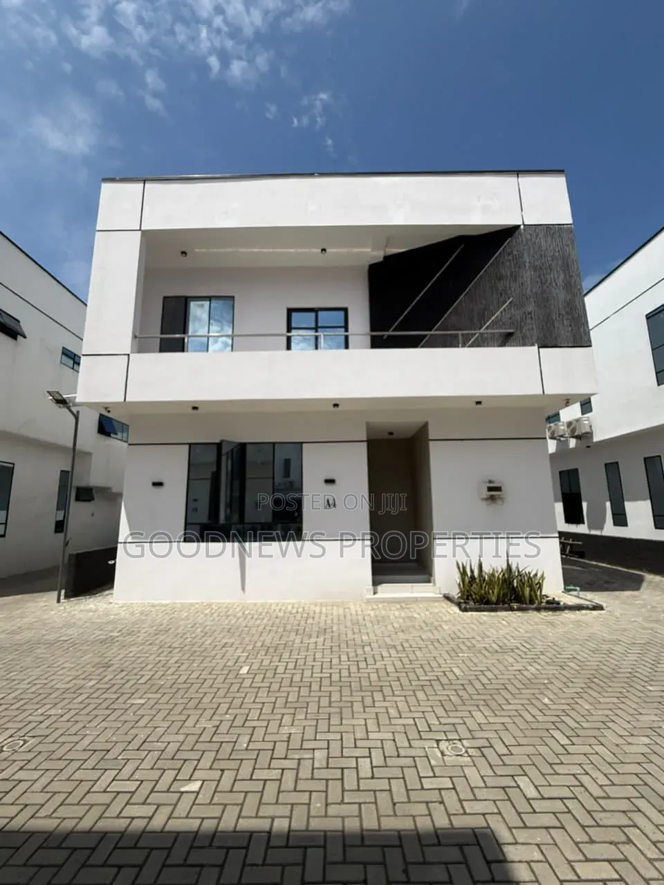 4bdrm Duplex in Orchid Road Lekki, Ikota for sale in Ikota