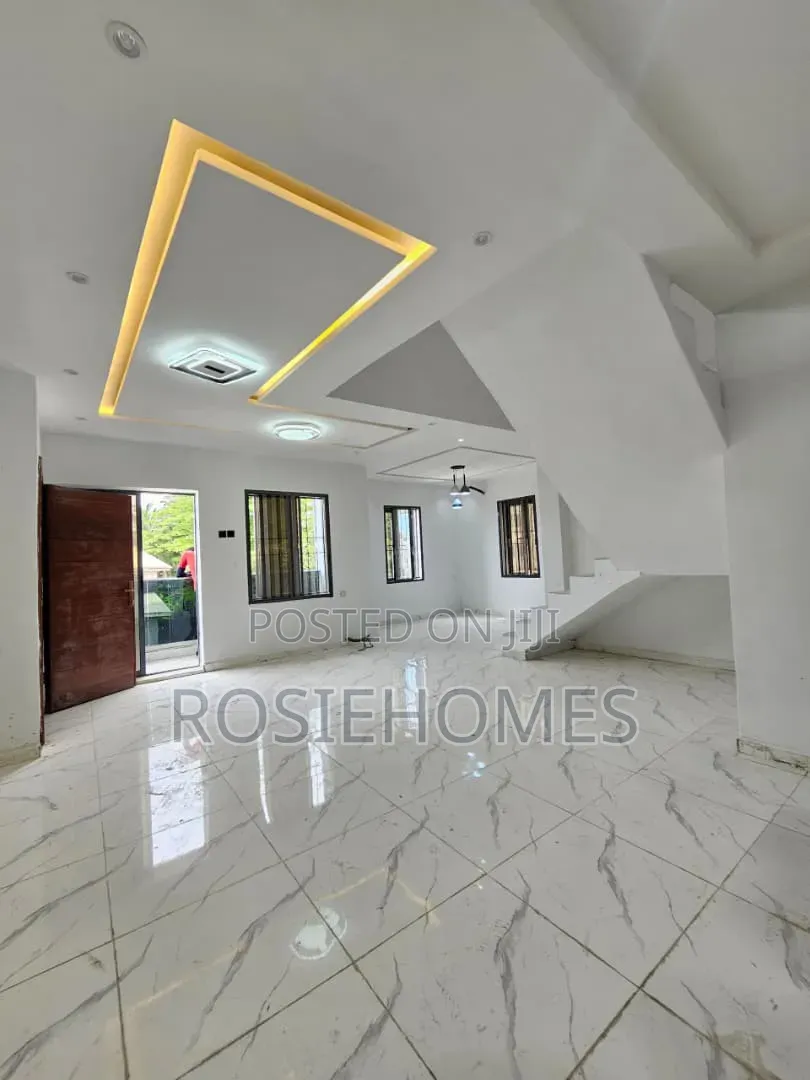4bdrm Duplex in Lekki Phase 1 for rent in Lekki Phase 1