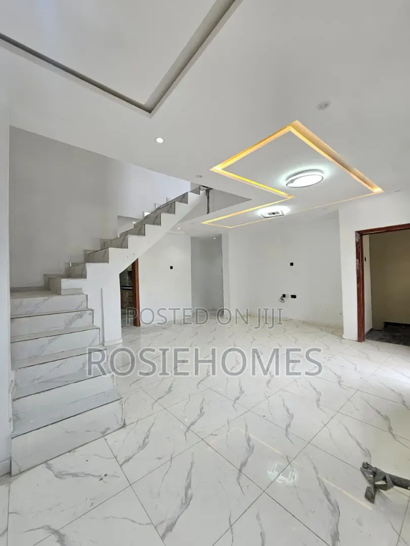 4bdrm Duplex in Lekki Phase 1 for rent in Lekki Phase 1
