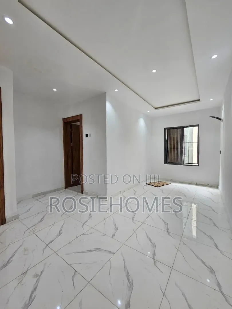 4bdrm Duplex in Lekki Phase 1 for rent in Lekki Phase 1