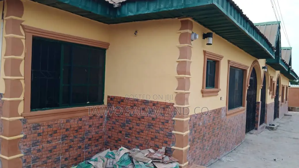 3bdrm Bungalow in Akobo for sale in Akobo