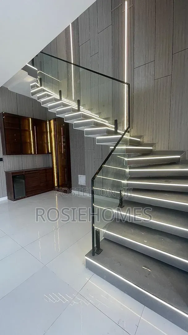 5bdrm Duplex in Osapa London for sale in Osapa london