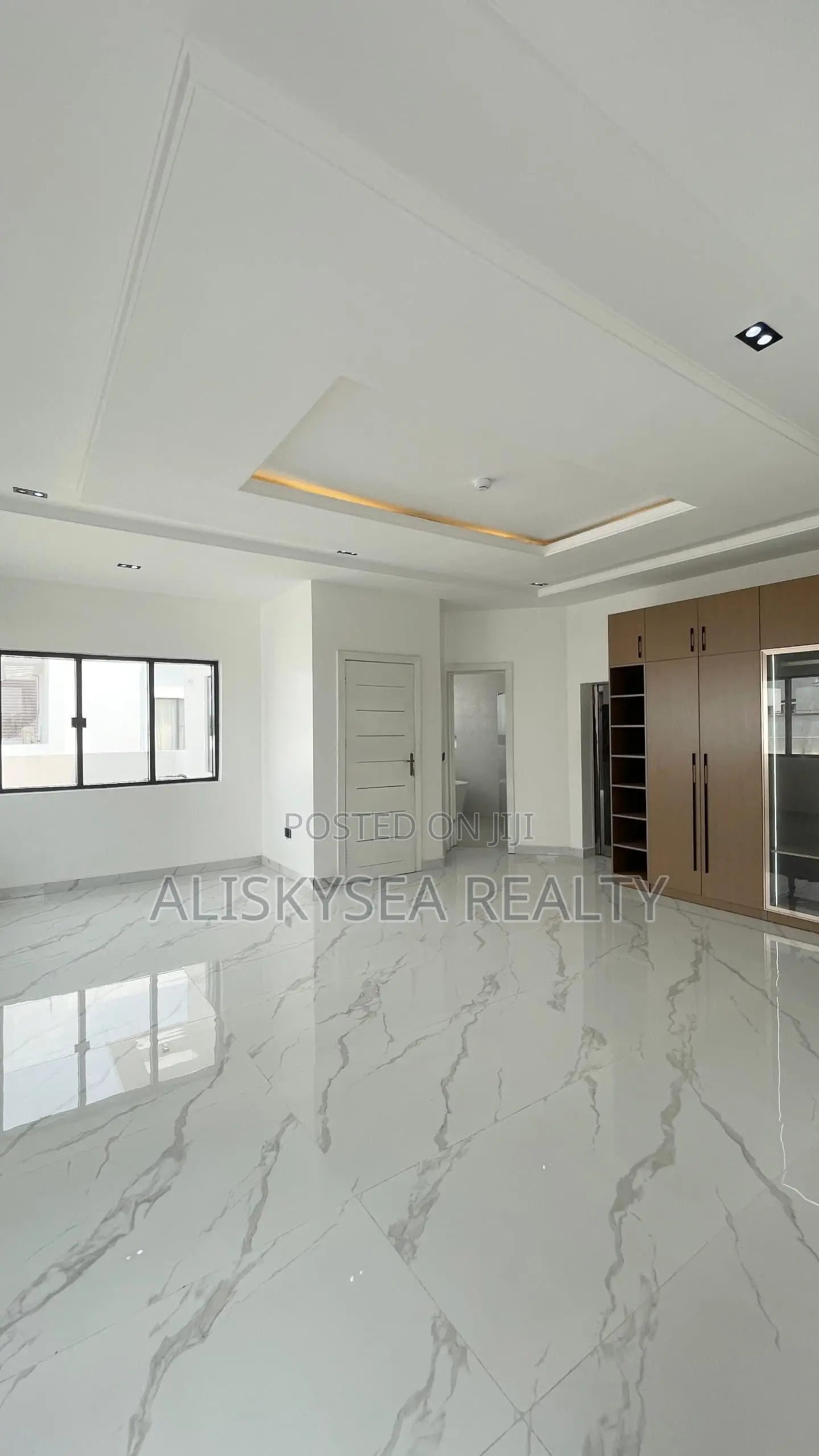 5bdrm Mansion in Pinnock Estate, Osapa london for sale in Osapa london