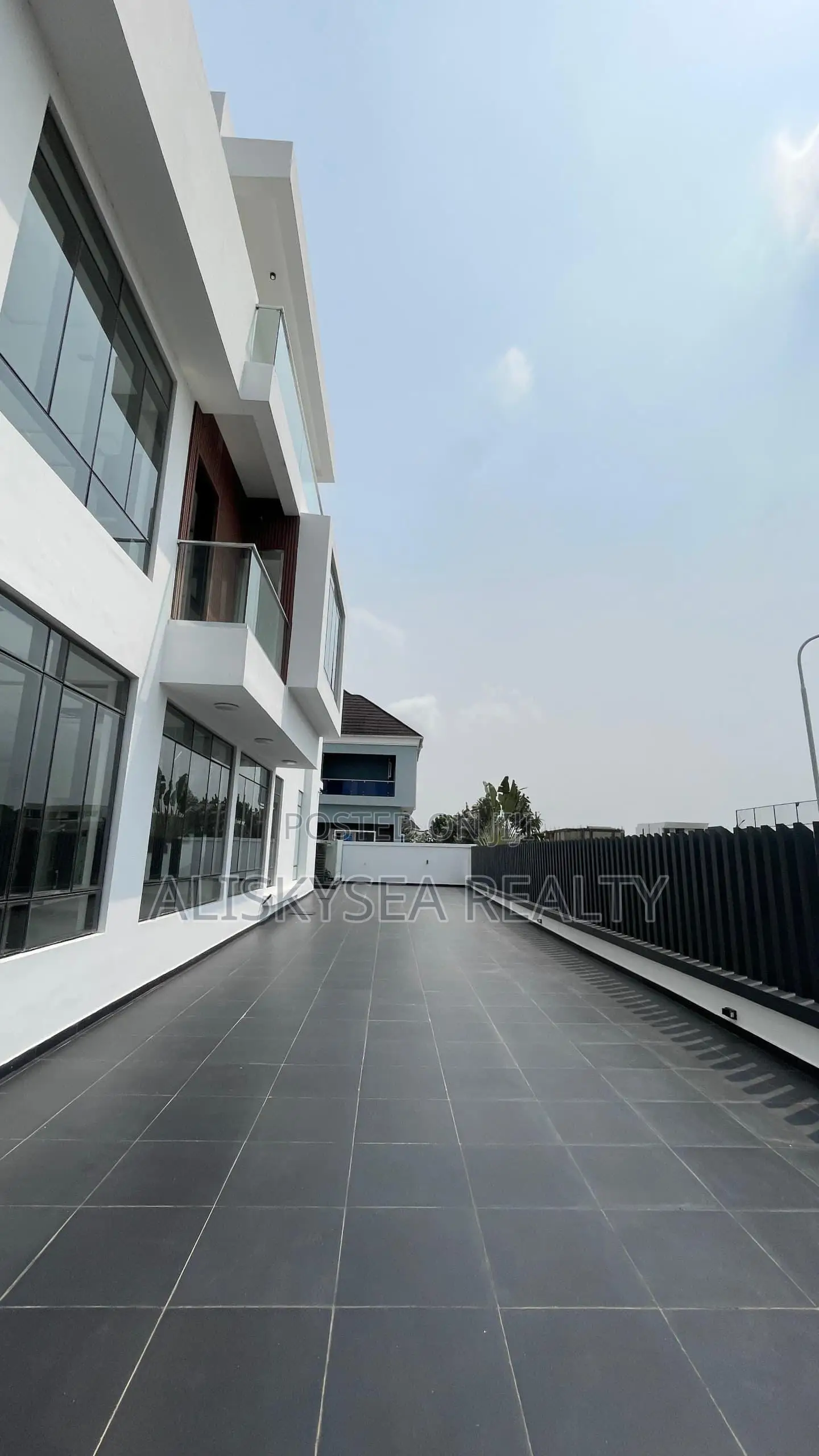 5bdrm Mansion in Pinnock Estate, Osapa london for sale in Osapa london
