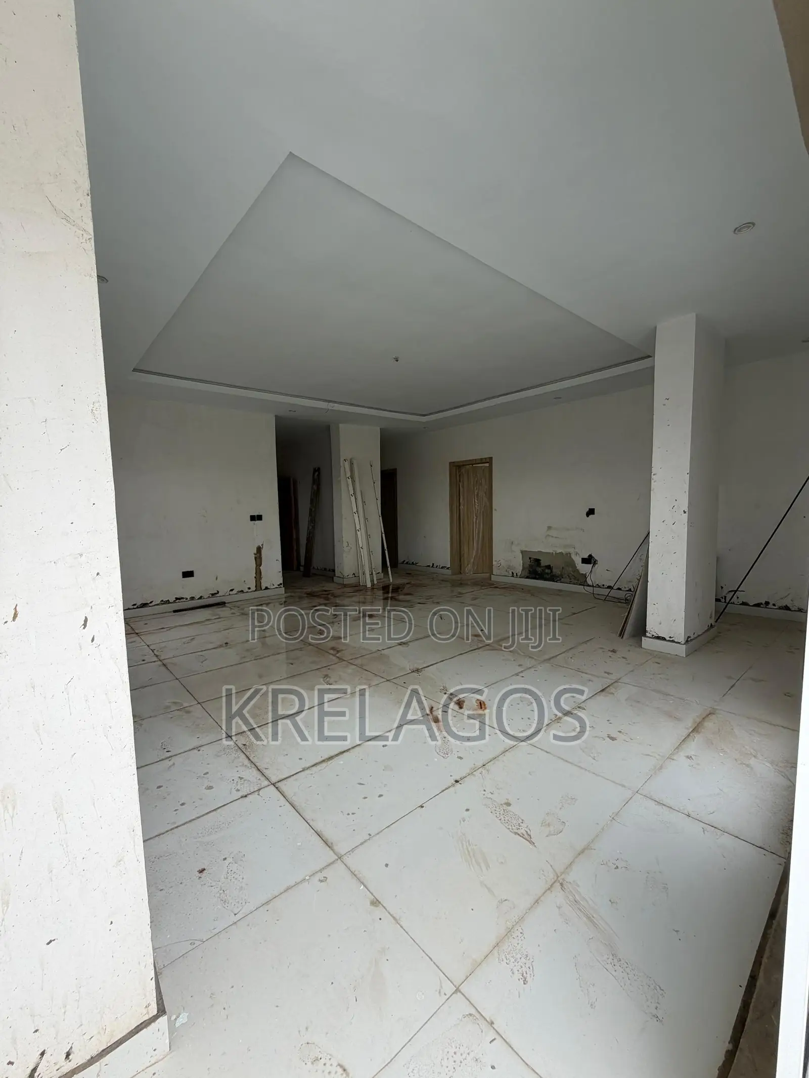 3bdrm Penthouse in Ikate for sale in Ikate