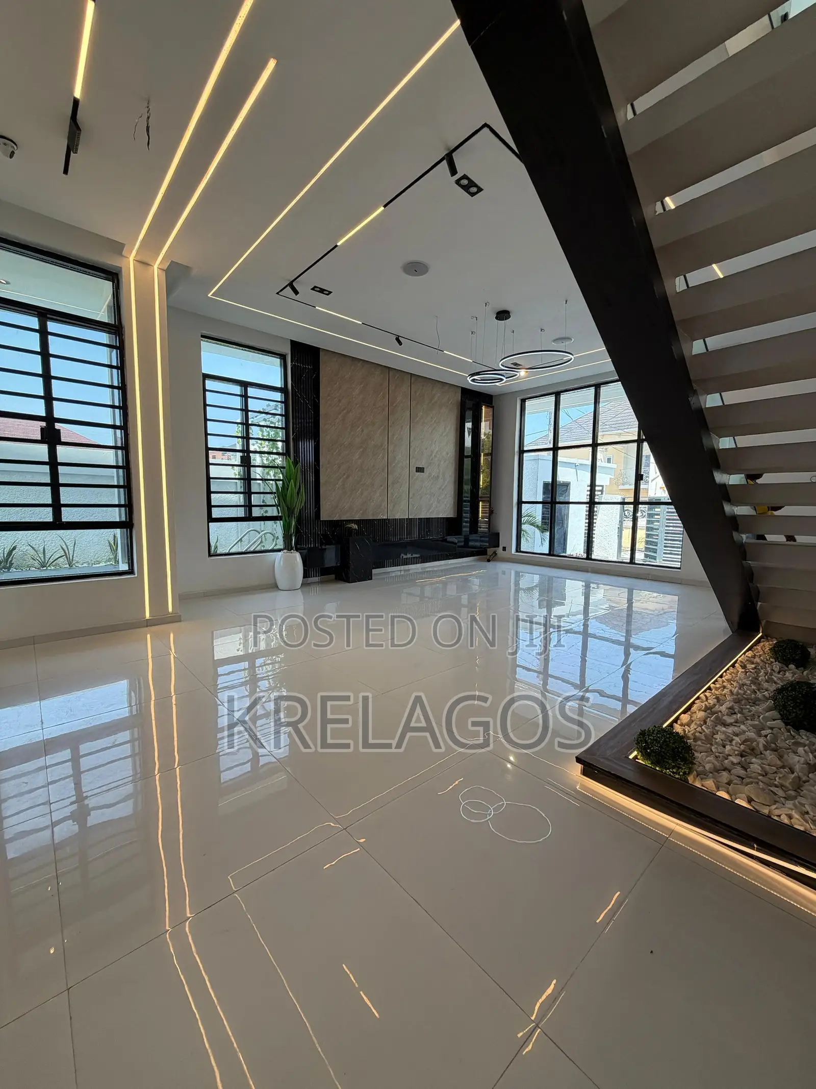 5bdrm Duplex in Sangotedo for sale in Sangotedo