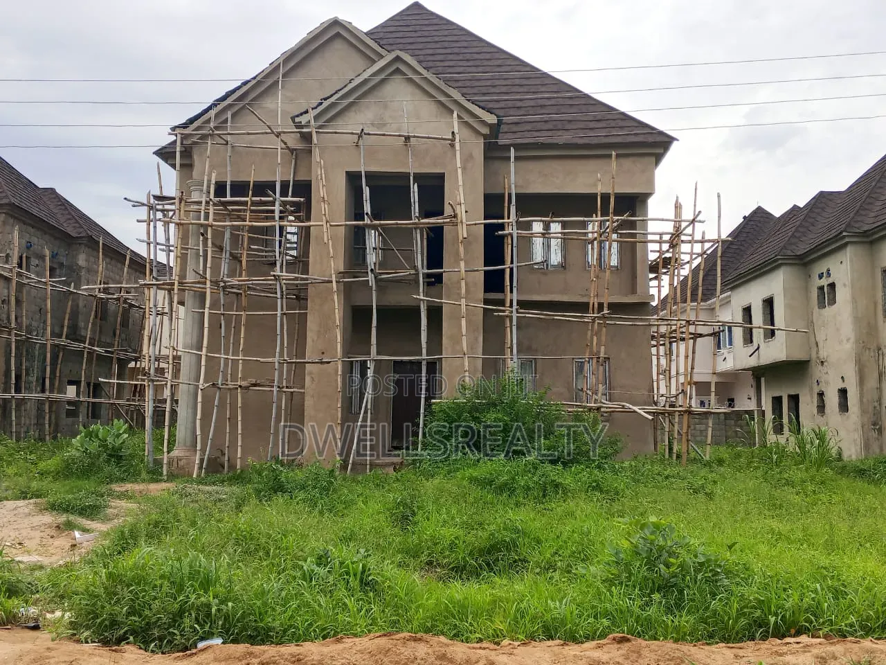 4bdrm Duplex in Diamond City Estate, Sabon Lugbe for sale in Sabon Lugbe