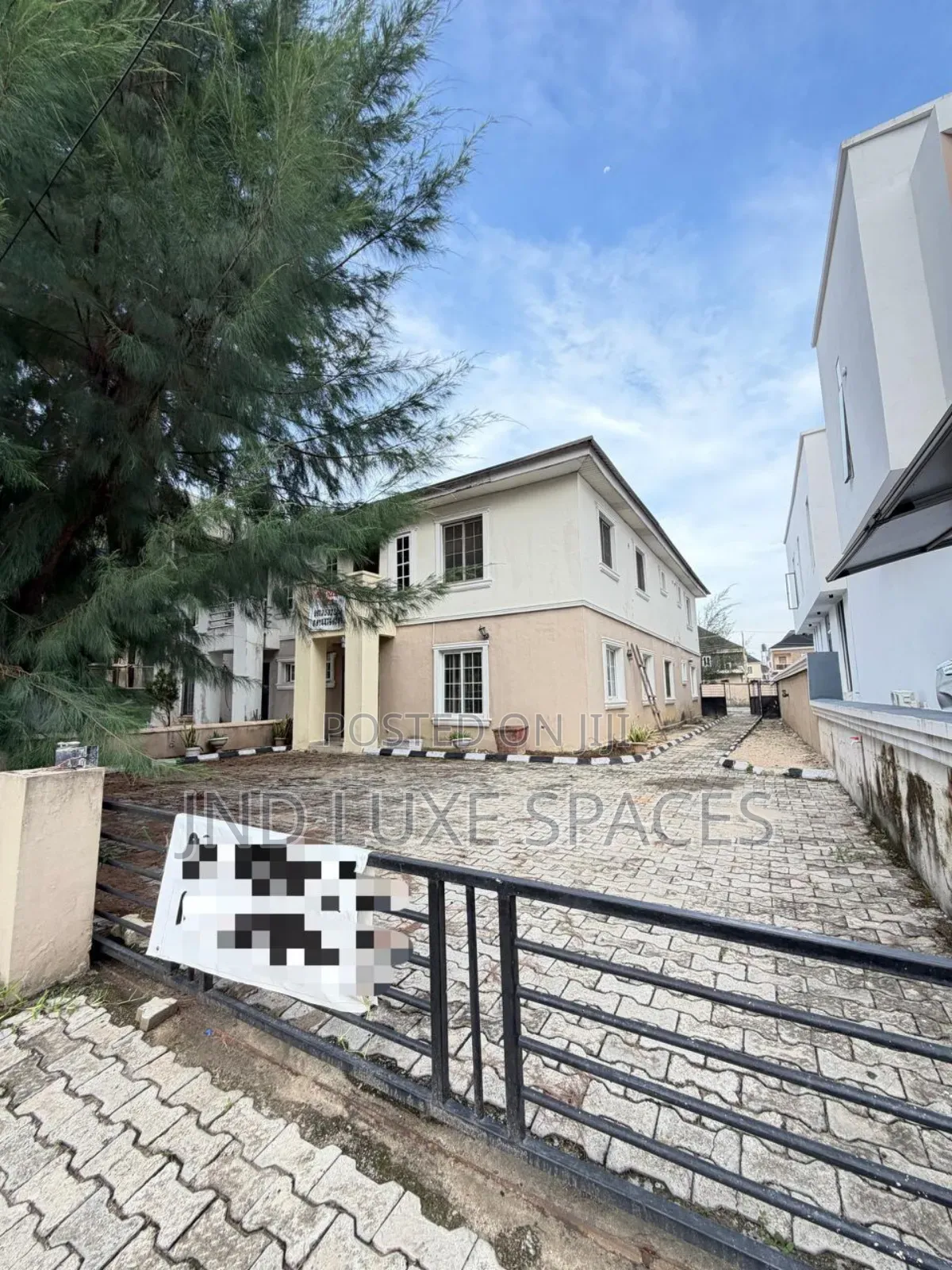 4bdrm Duplex in Ikota for sale in Ikota