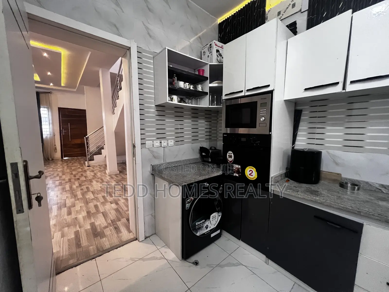 Furnished 1bdrm Shared Apartment in Dpkay District, Lekki Phase 2 in Lekki Phase 2