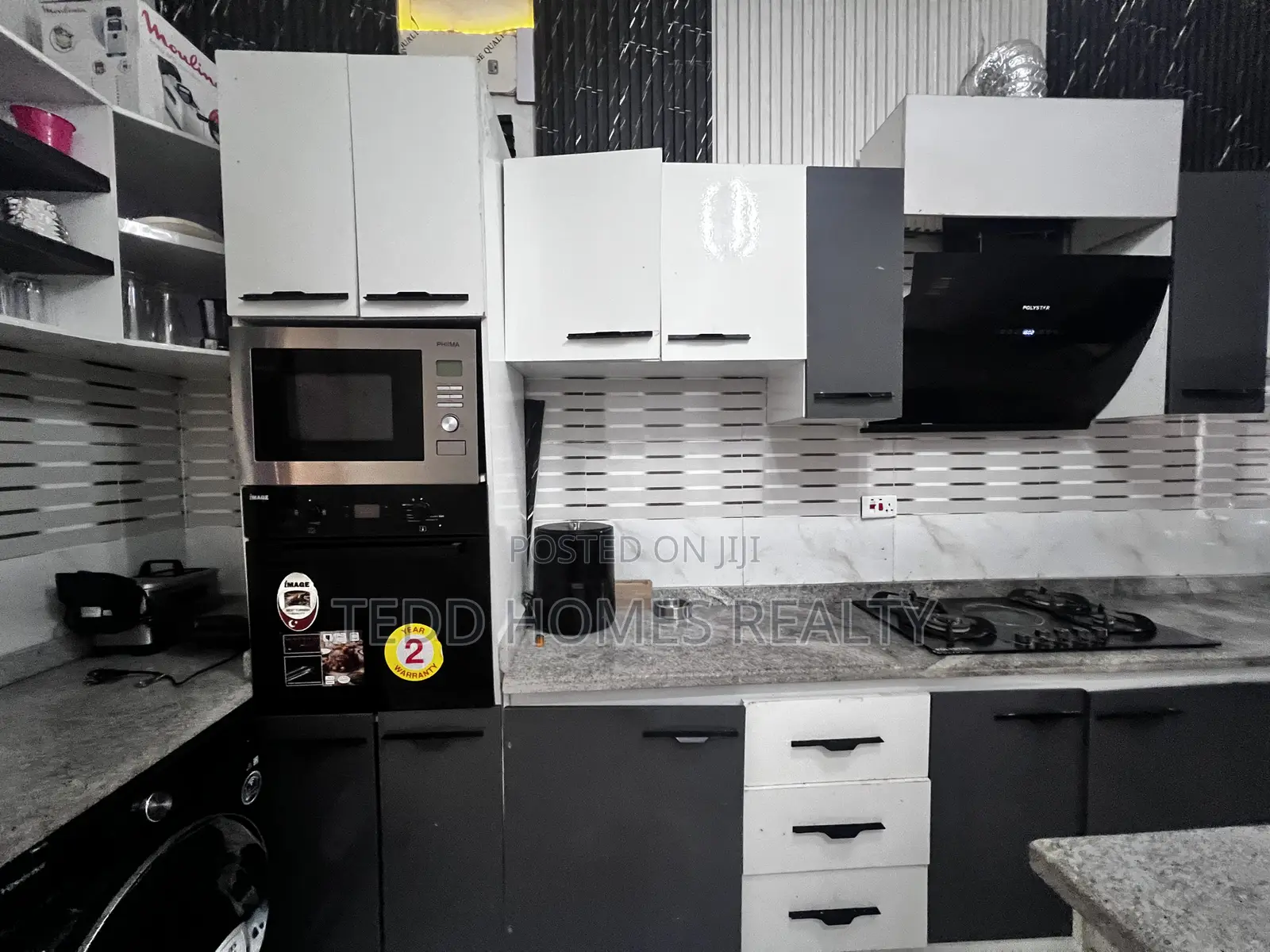 Furnished 1bdrm Shared Apartment in Dpkay District, Lekki Phase 2 in Lekki Phase 2