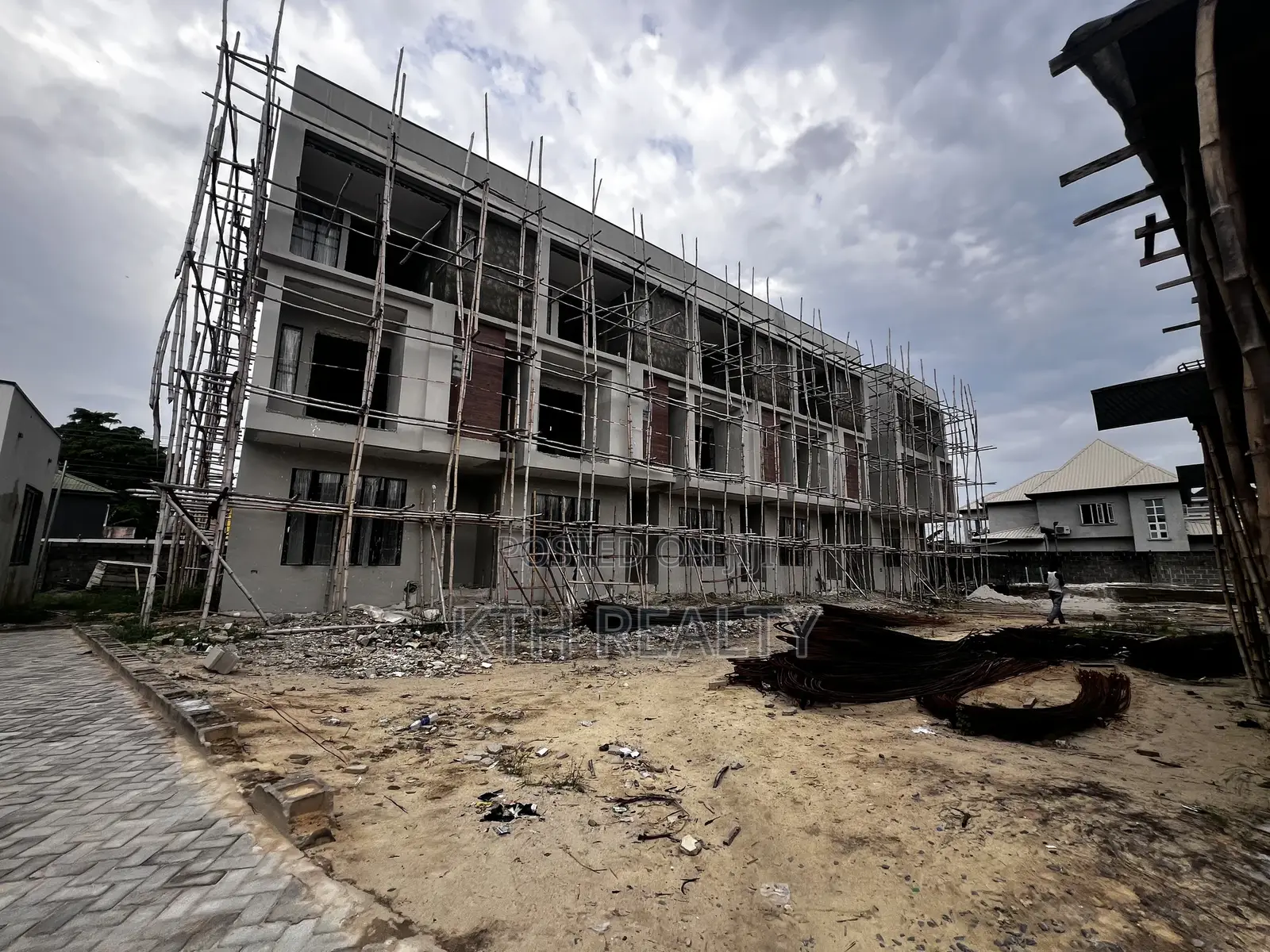 4bdrm Duplex in Heirs Residence, Off Lekki-Epe Expressway for sale in Off Lekki-Epe Expressway