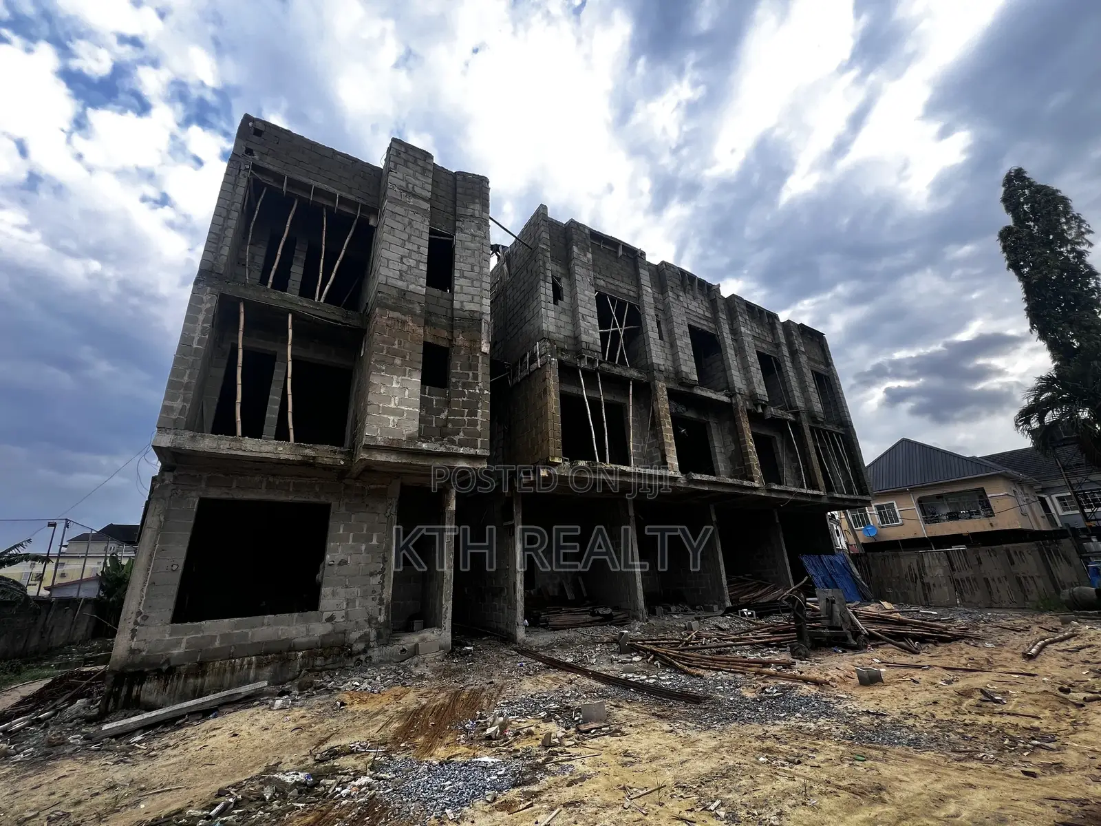 4bdrm Duplex in Heirs Residence, Off Lekki-Epe Expressway for sale in Off Lekki-Epe Expressway