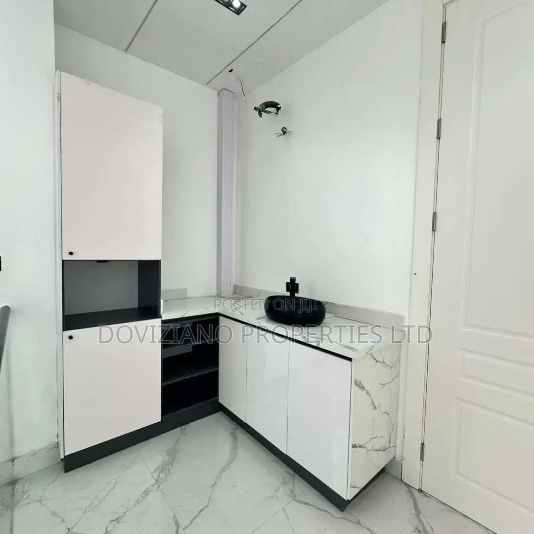 5bdrm Duplex in Lekki Phase 1 for sale in Lekki Phase 1