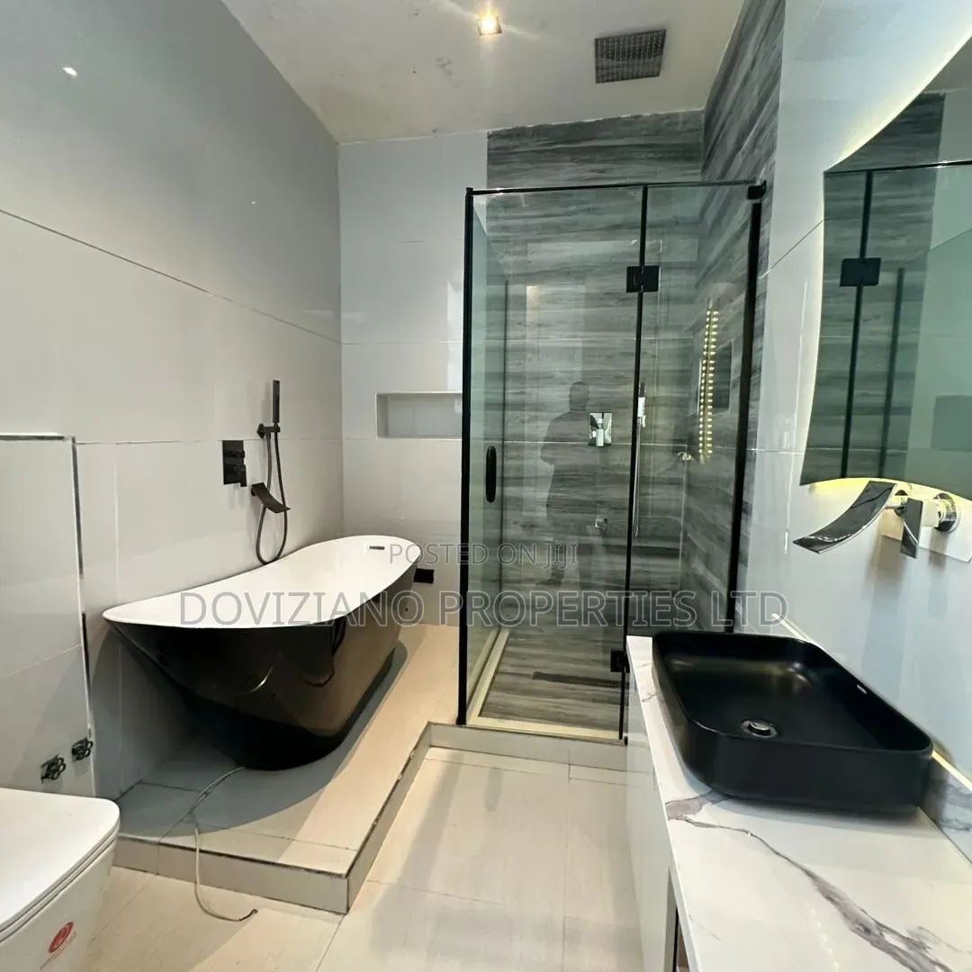 5bdrm Duplex in Lekki Phase 1 for sale in Lekki Phase 1
