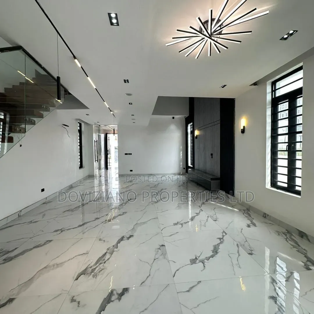 5bdrm Duplex in Lekki Phase 1 for sale in Lekki Phase 1