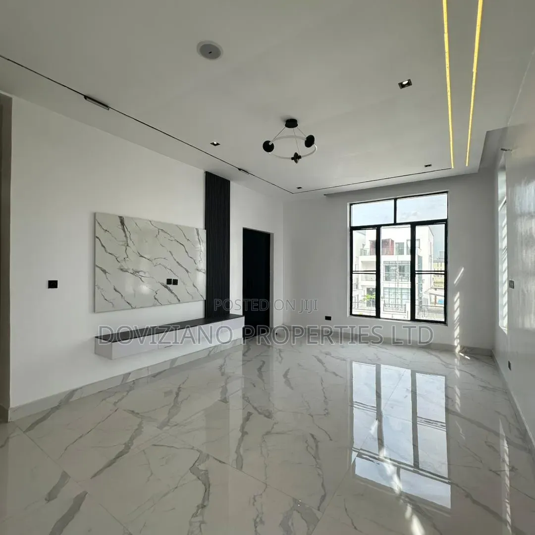 5bdrm Duplex in Lekki Phase 1 for sale in Lekki Phase 1