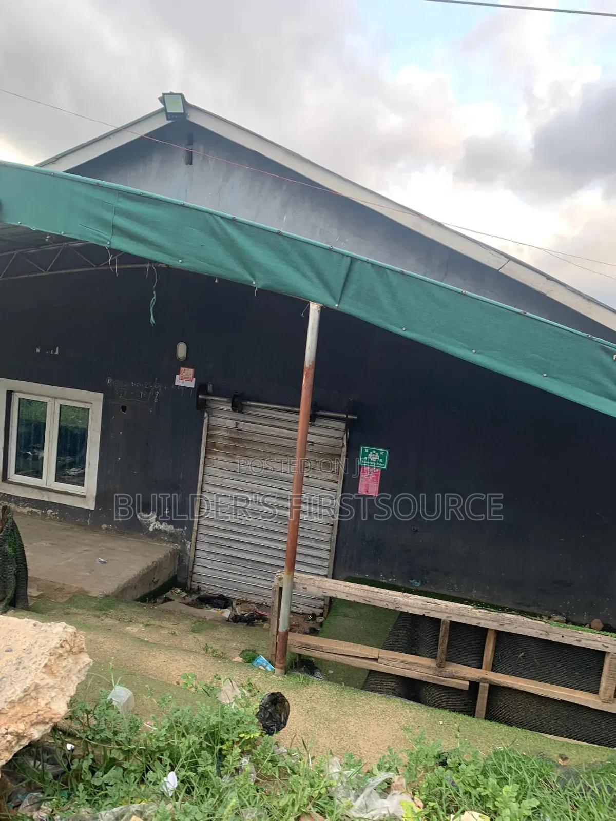 50 by 120 Big Store Facing the Express at Epe for Sale in Epe