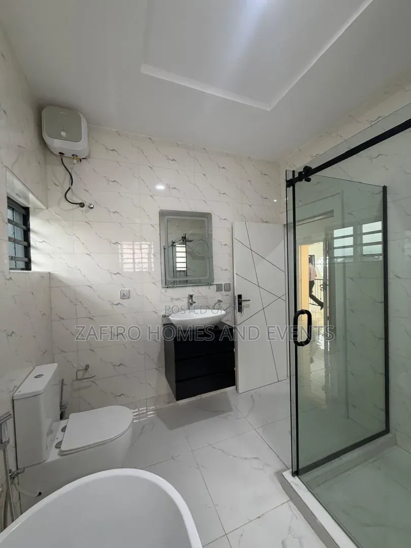 5bdrm Duplex in Blue Gate, Oluyole for sale in Oluyole Estate