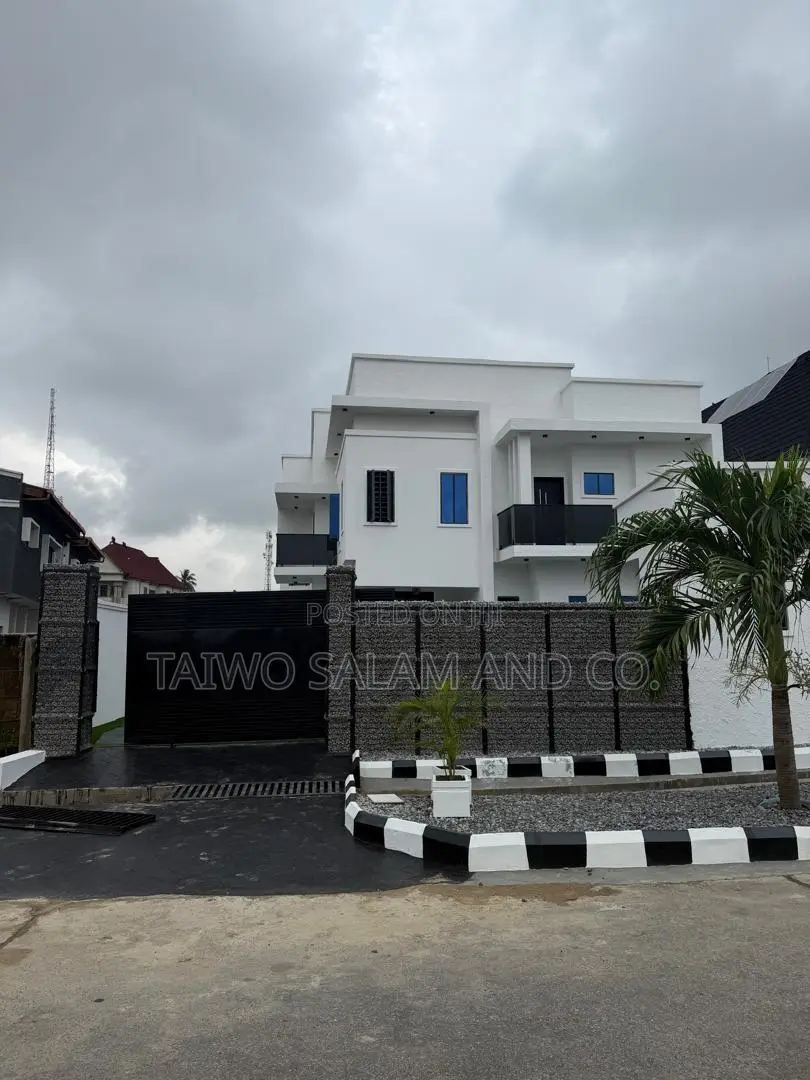 5bdrm Duplex in Oluyole Estate for sale in Oluyole Estate