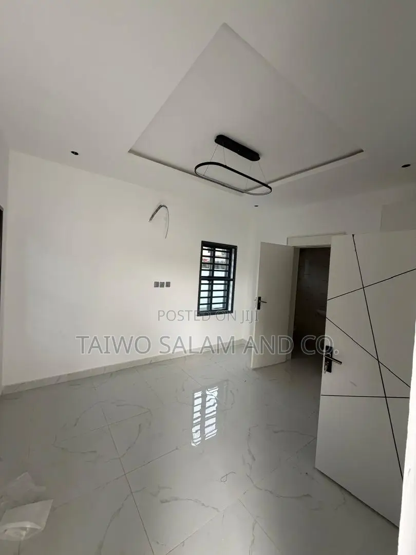 5bdrm Duplex in Oluyole Estate for sale in Oluyole Estate