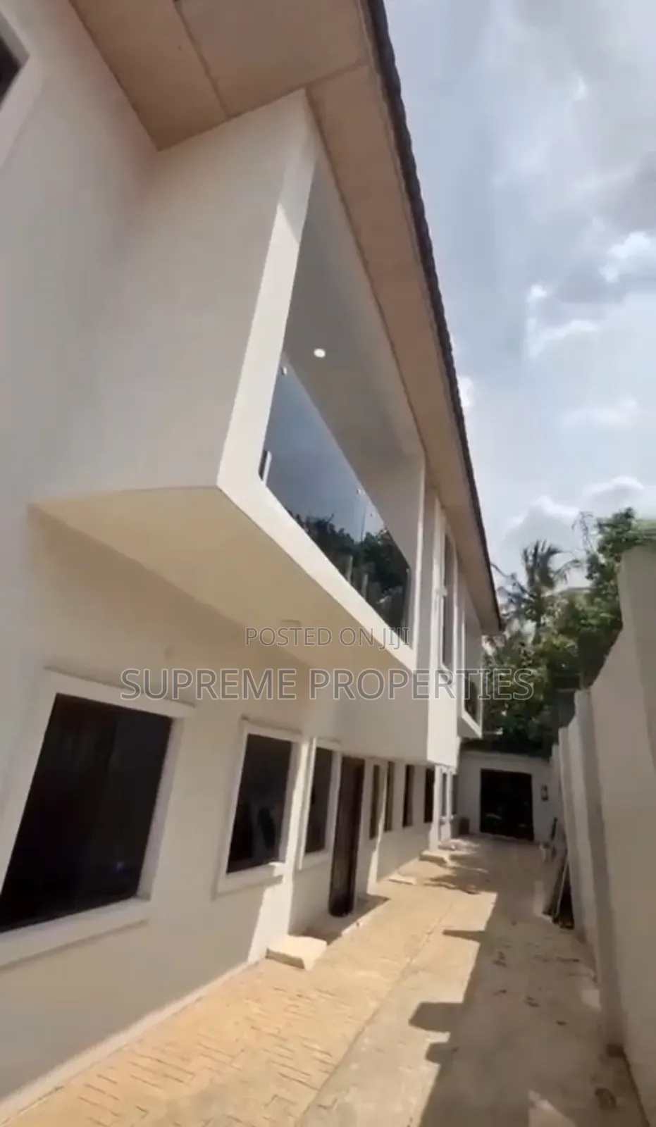 3-Bedrooms Apartment Office Space (Furnished)
At New Bodija, Ibadan. in Ibadan