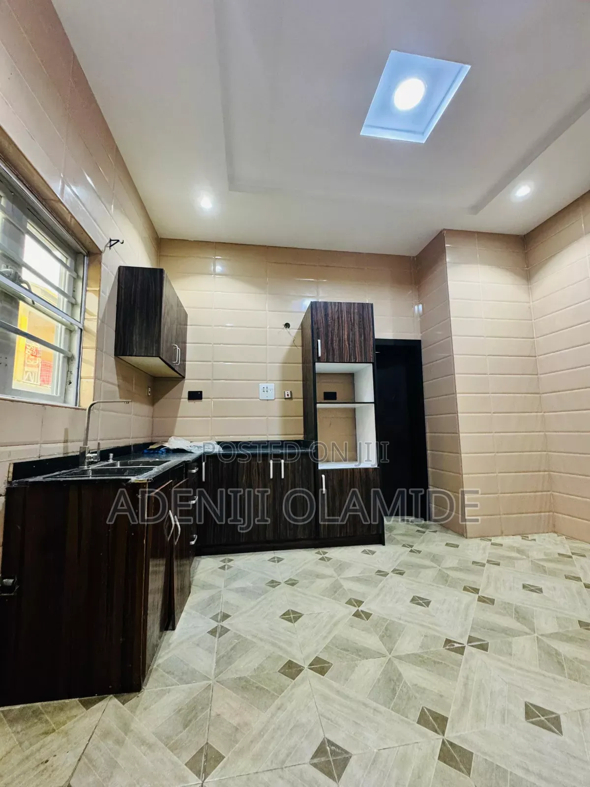 Furnished 4bdrm Duplex in Thomas Estate for sale in Thomas Estate