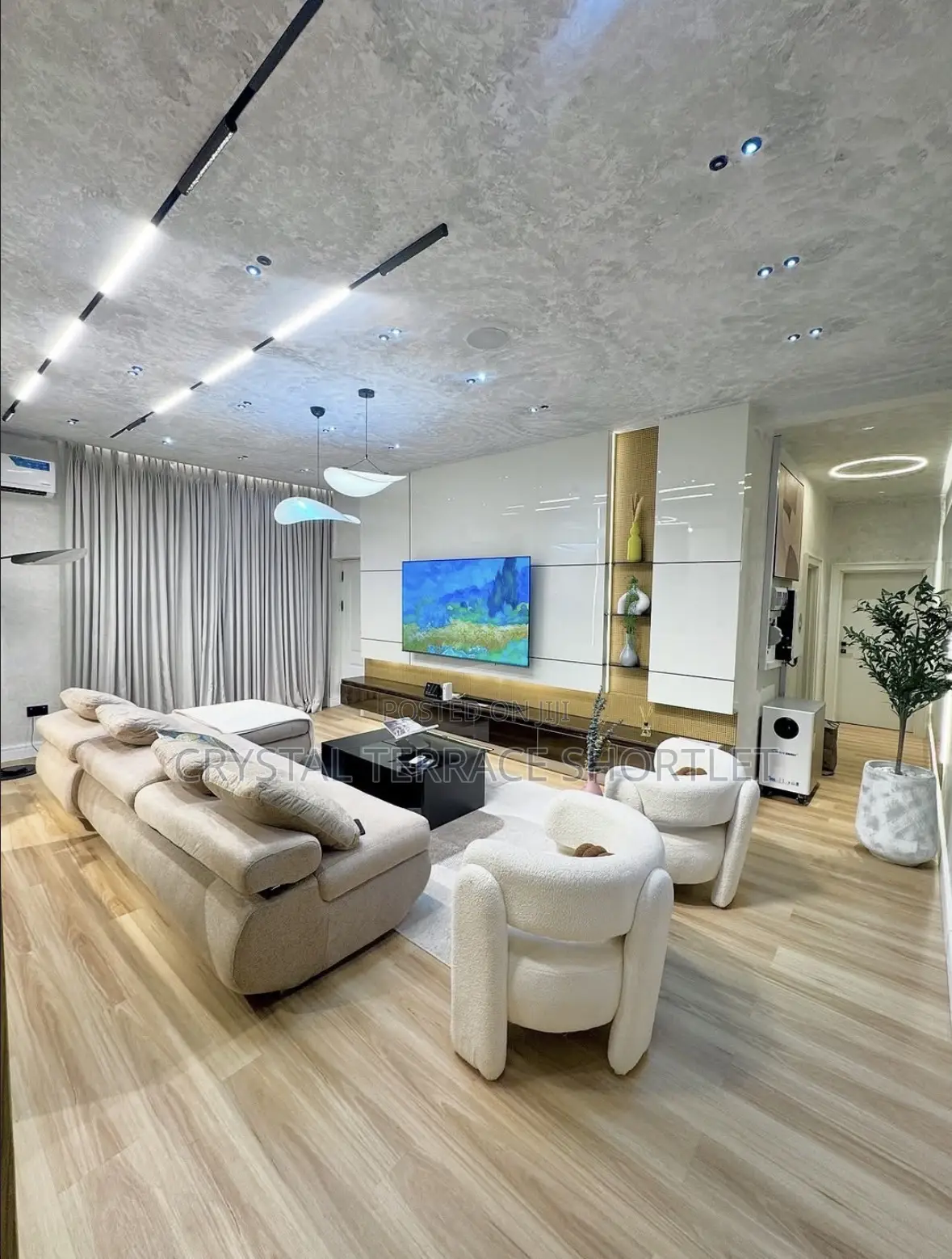 Luxurious 3 Bedroom Apartment Shortlet in Lekki Phase 1
