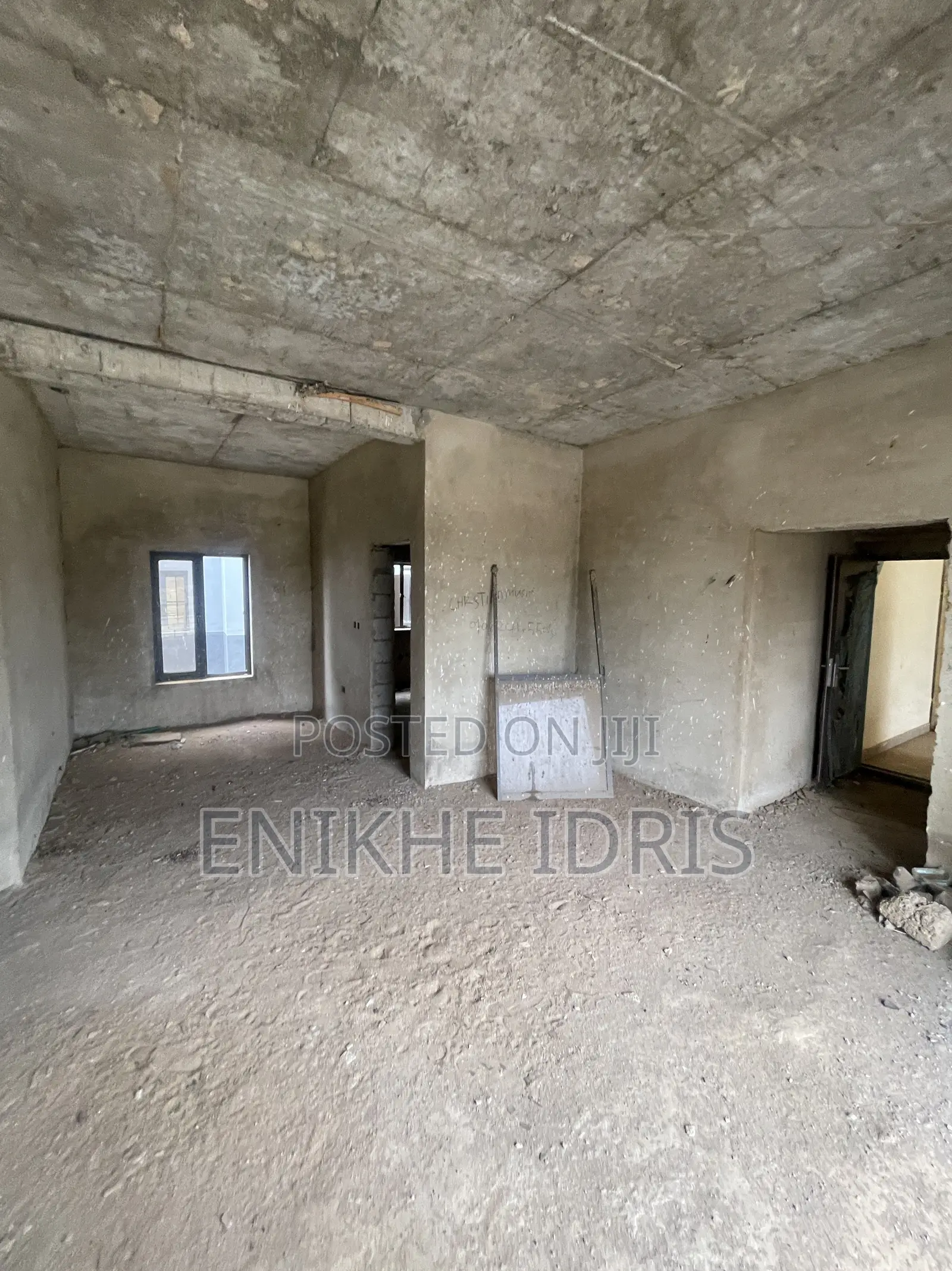 4bdrm Townhouse/Terrace in Express, Lugbe District for sale in Lugbe District