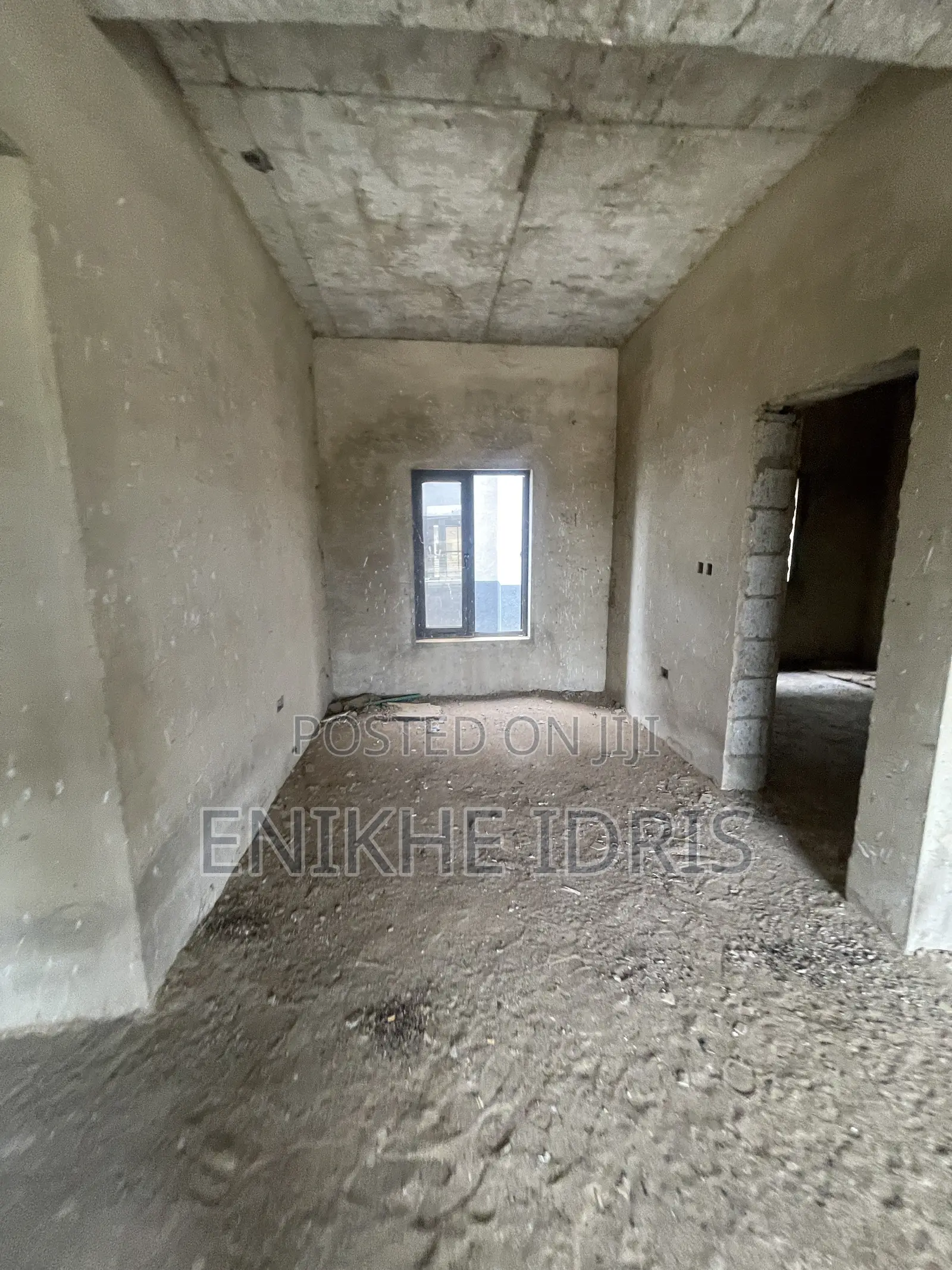 4bdrm Townhouse/Terrace in Express, Lugbe District for sale in Lugbe District
