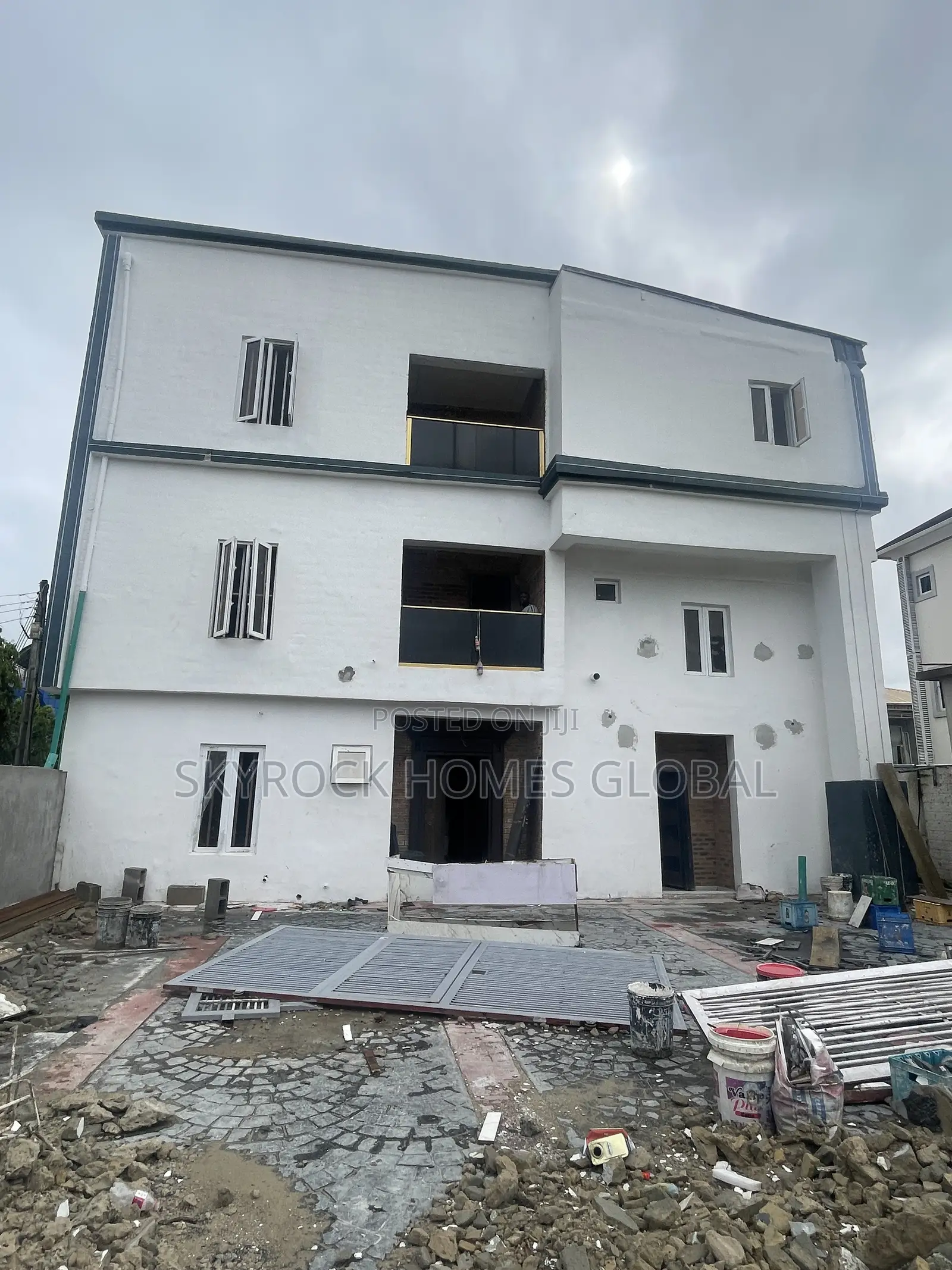 1bdrm Apartment in Igbo-efon for sale in Igbo-efon